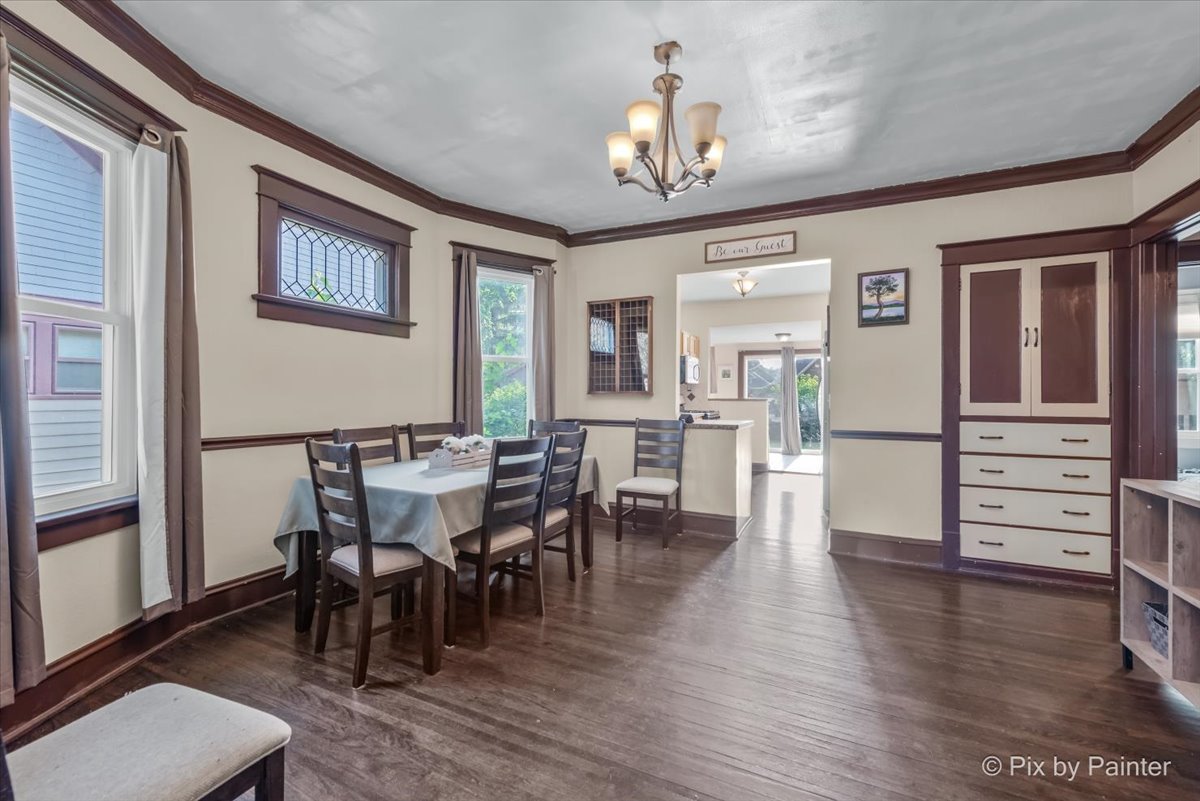 44 N Du bois Avenue, Elgin, IL 60123