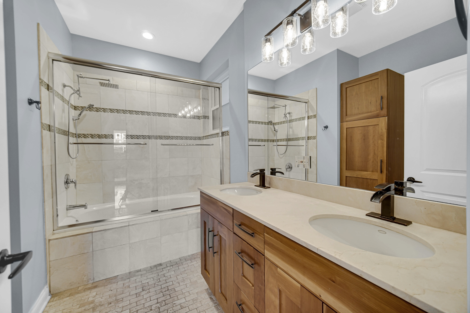 3732 N Kenmore Avenue #2, Chicago, IL 60613