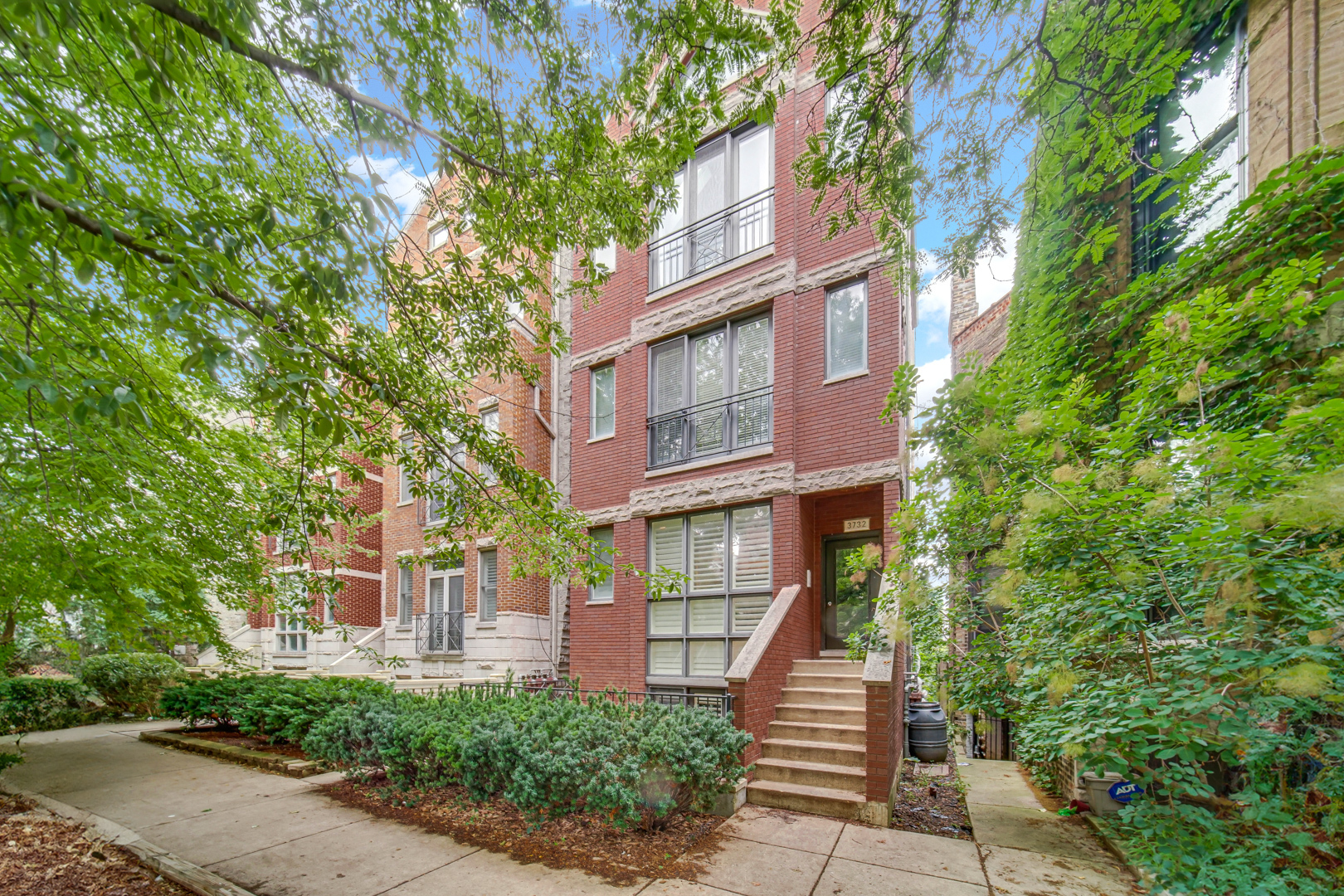 3732 N Kenmore Avenue #2, Chicago, IL 60613