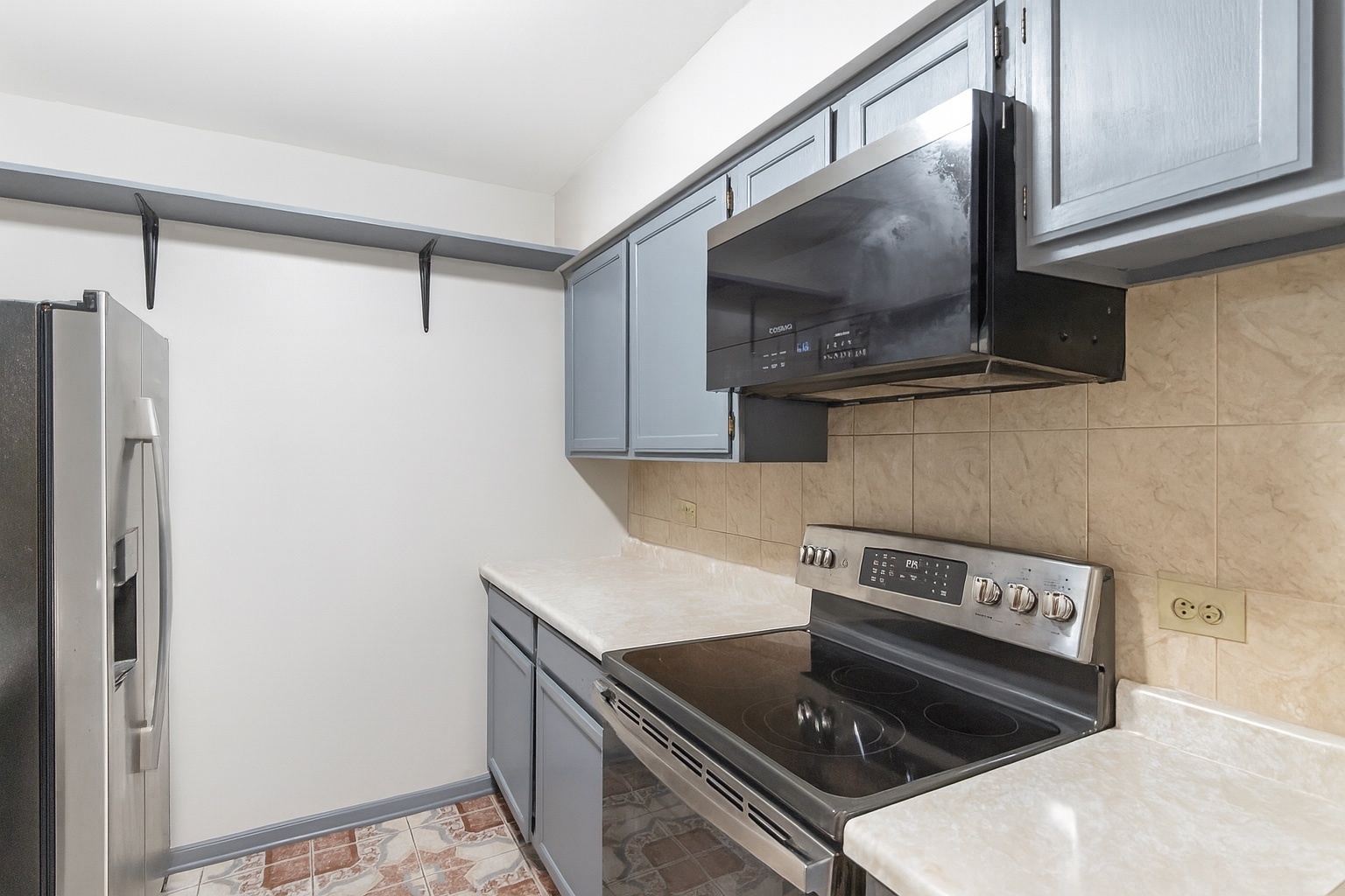 1444 Stonebridge Circle #H-10, Wheaton, IL 60189