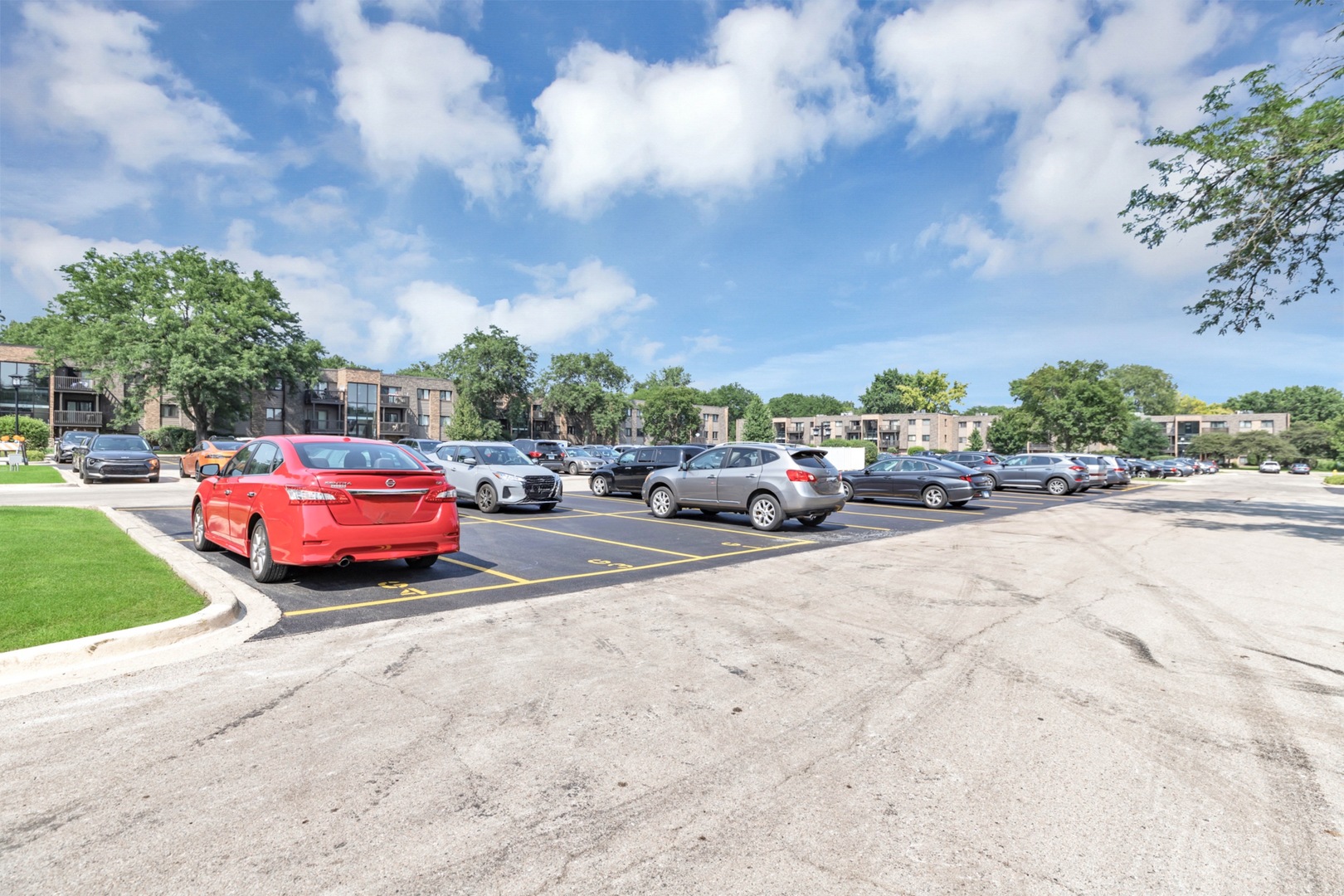 1444 Stonebridge Circle #H-10, Wheaton, IL 60189