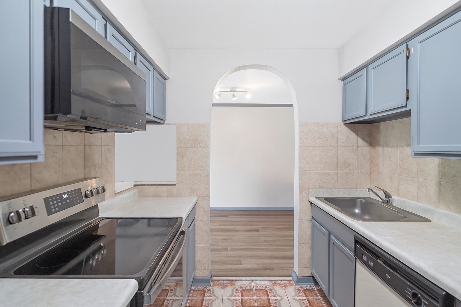 1444 Stonebridge Circle #H-10, Wheaton, IL 60189