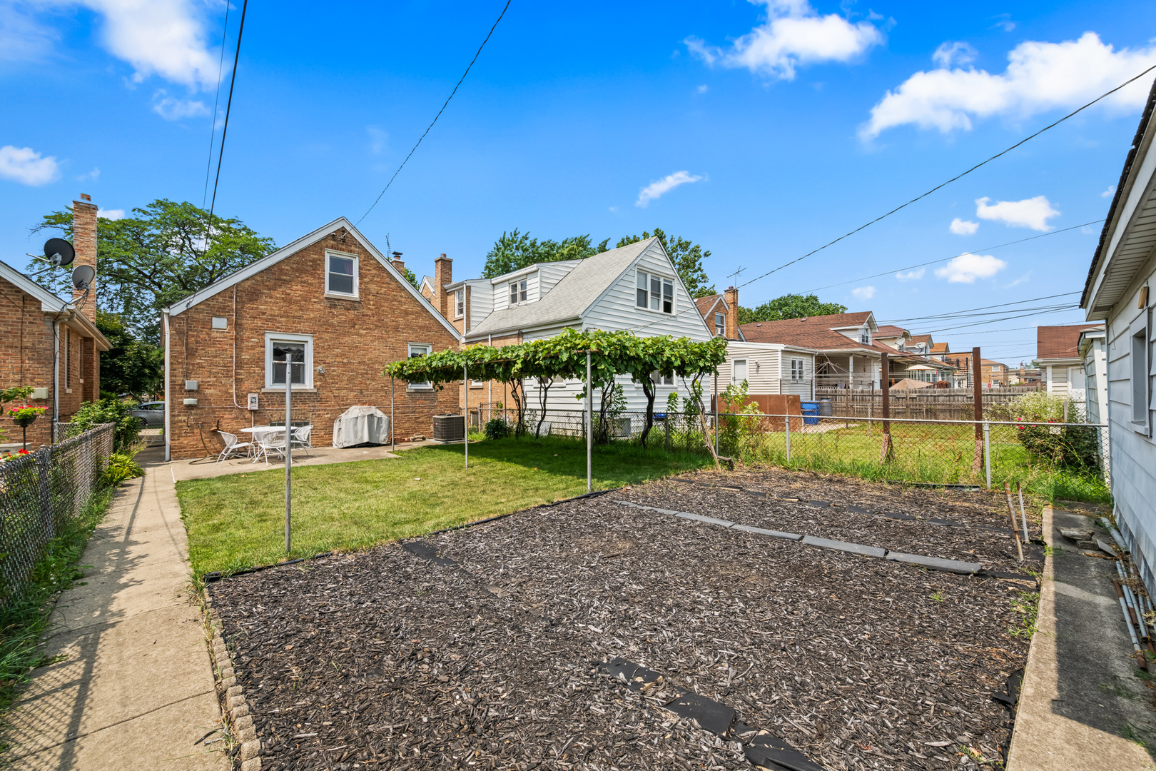 3515 N Neva Avenue, Chicago, IL 60634