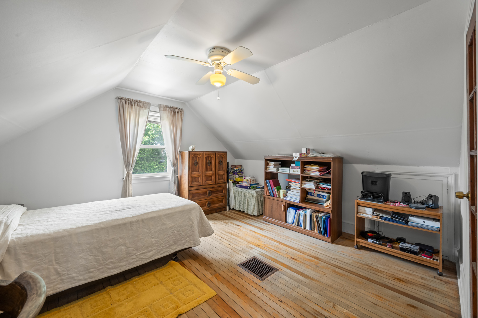 3515 N Neva Avenue, Chicago, IL 60634