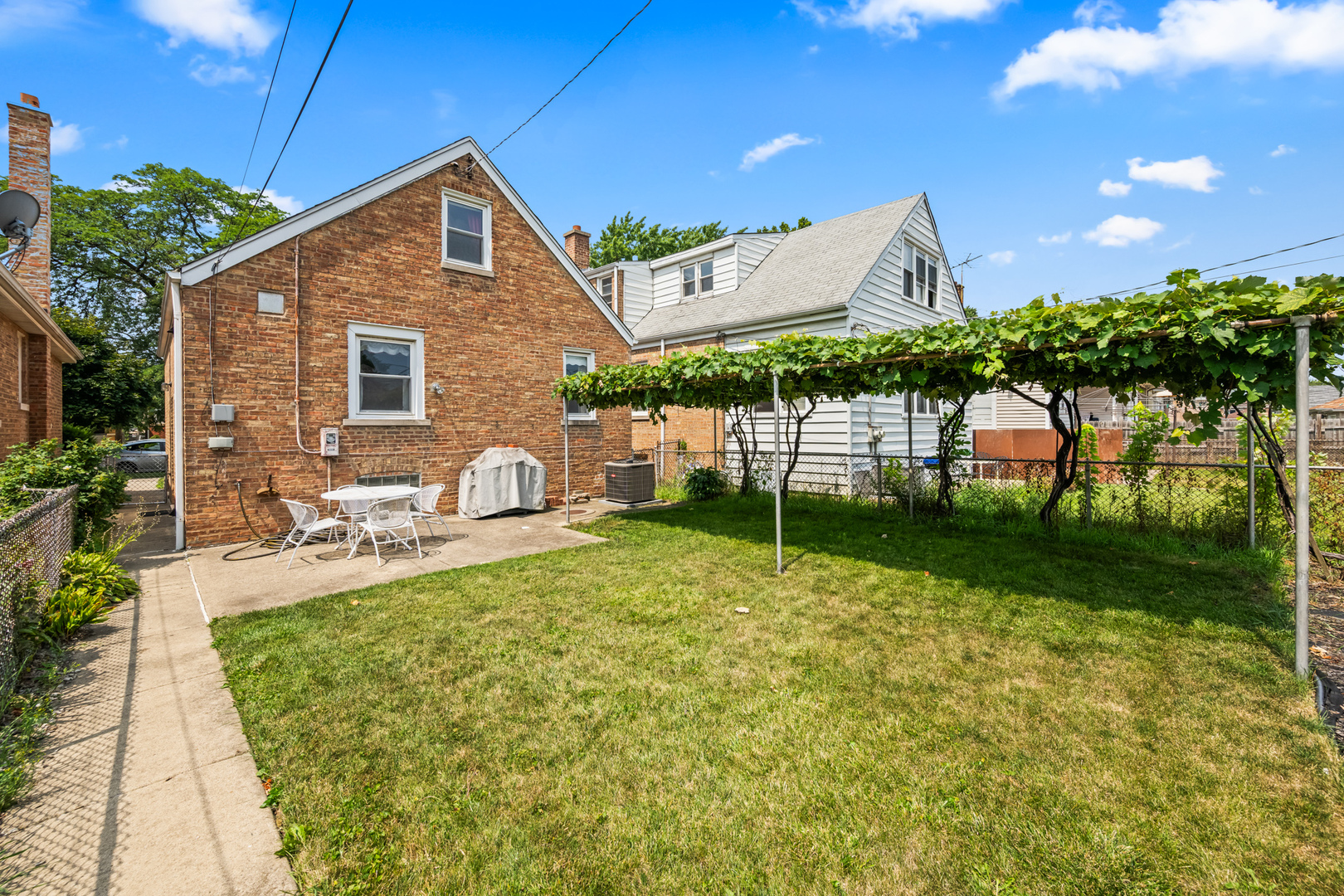 3515 N Neva Avenue, Chicago, IL 60634