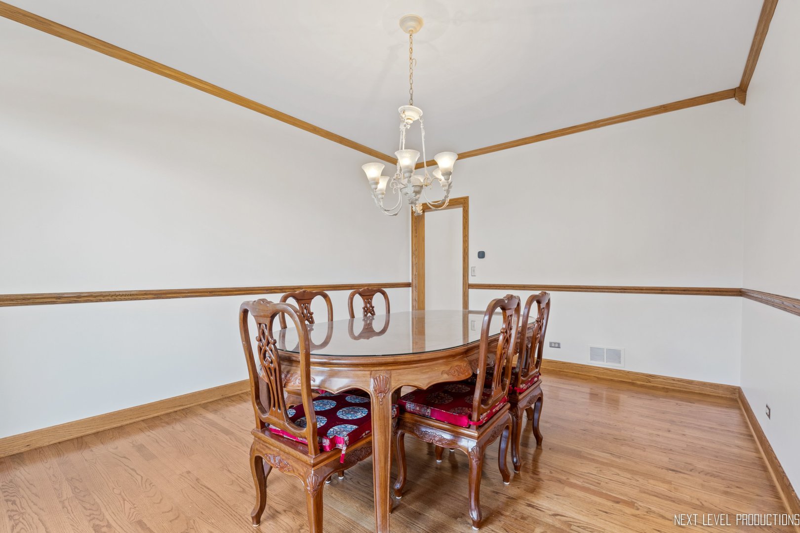3806 DILLON Court, Downers Grove, IL 60515