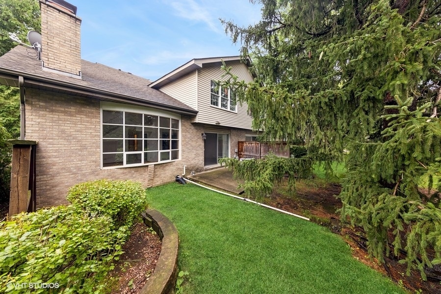 1031 Claremont Drive, Downers Grove, IL 60516