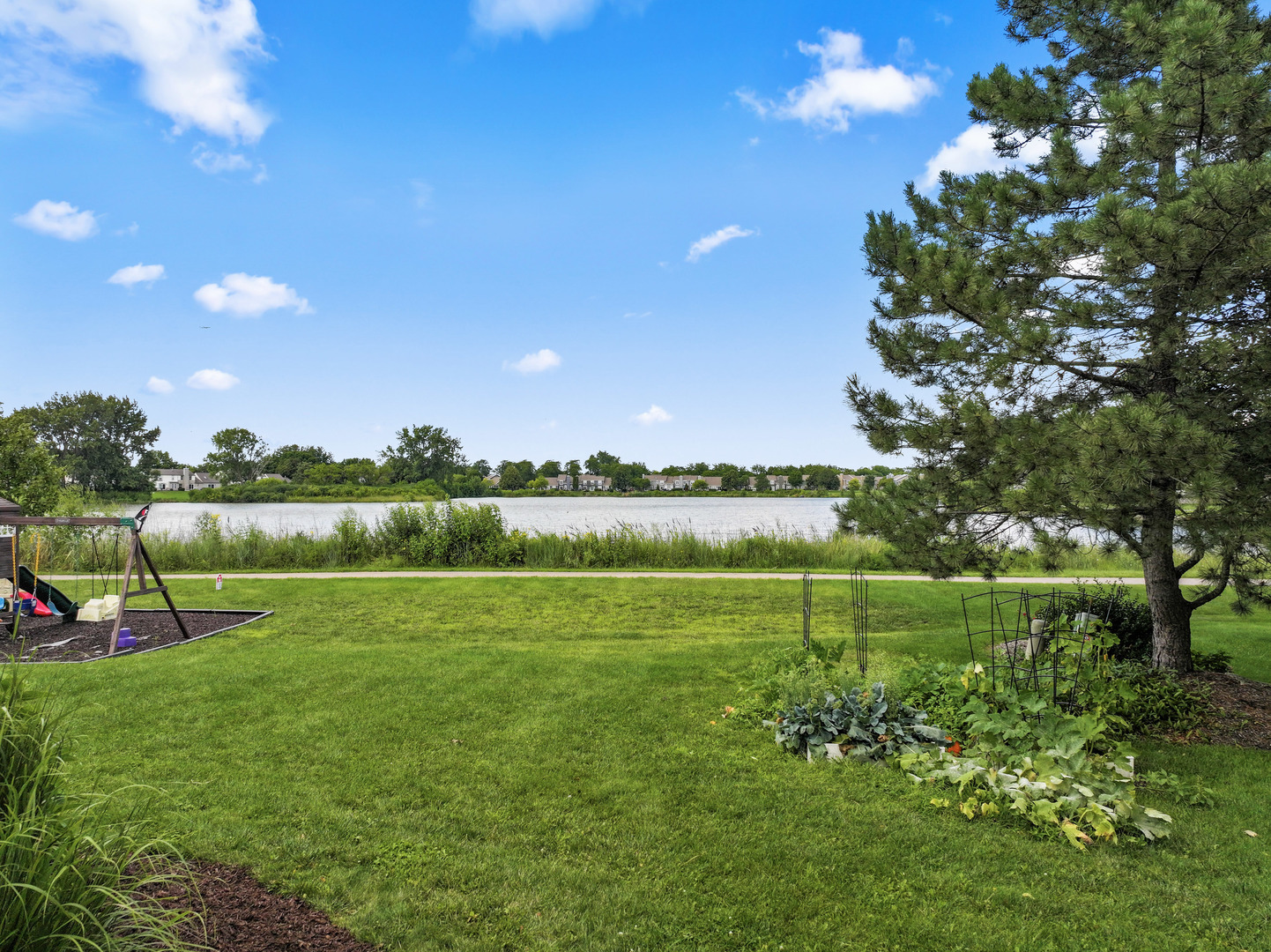 1063 Parkview Circle, Carol Stream, IL 60188