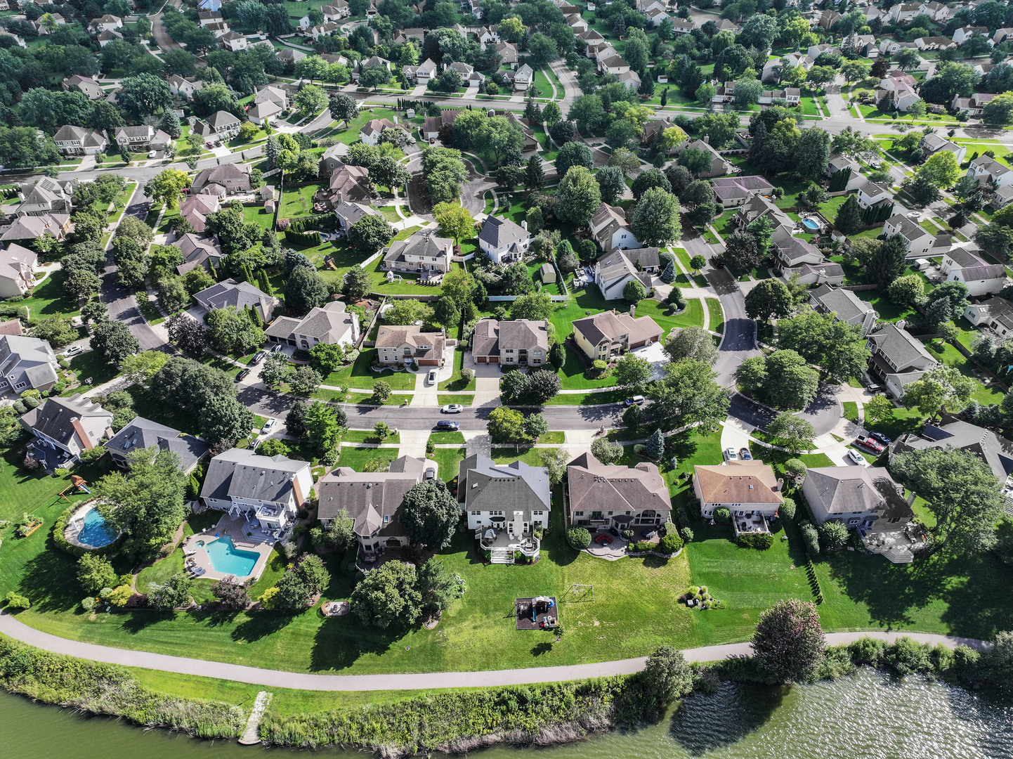 1063 Parkview Circle, Carol Stream, IL 60188