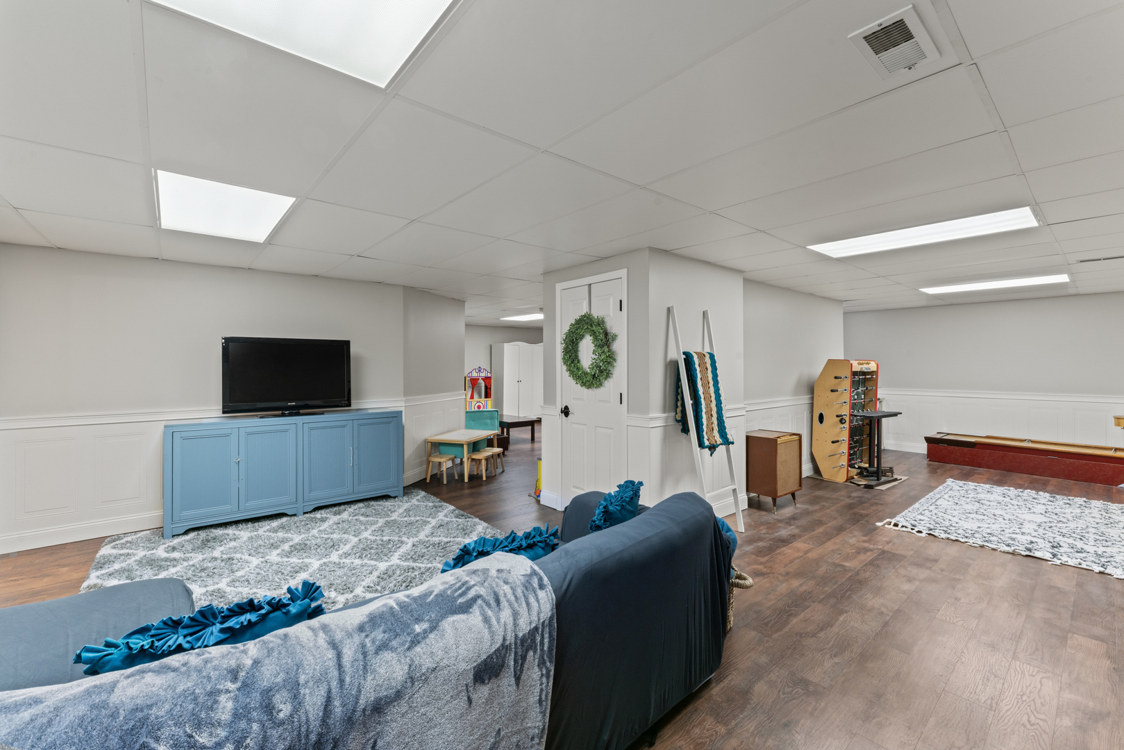 1063 Parkview Circle, Carol Stream, IL 60188