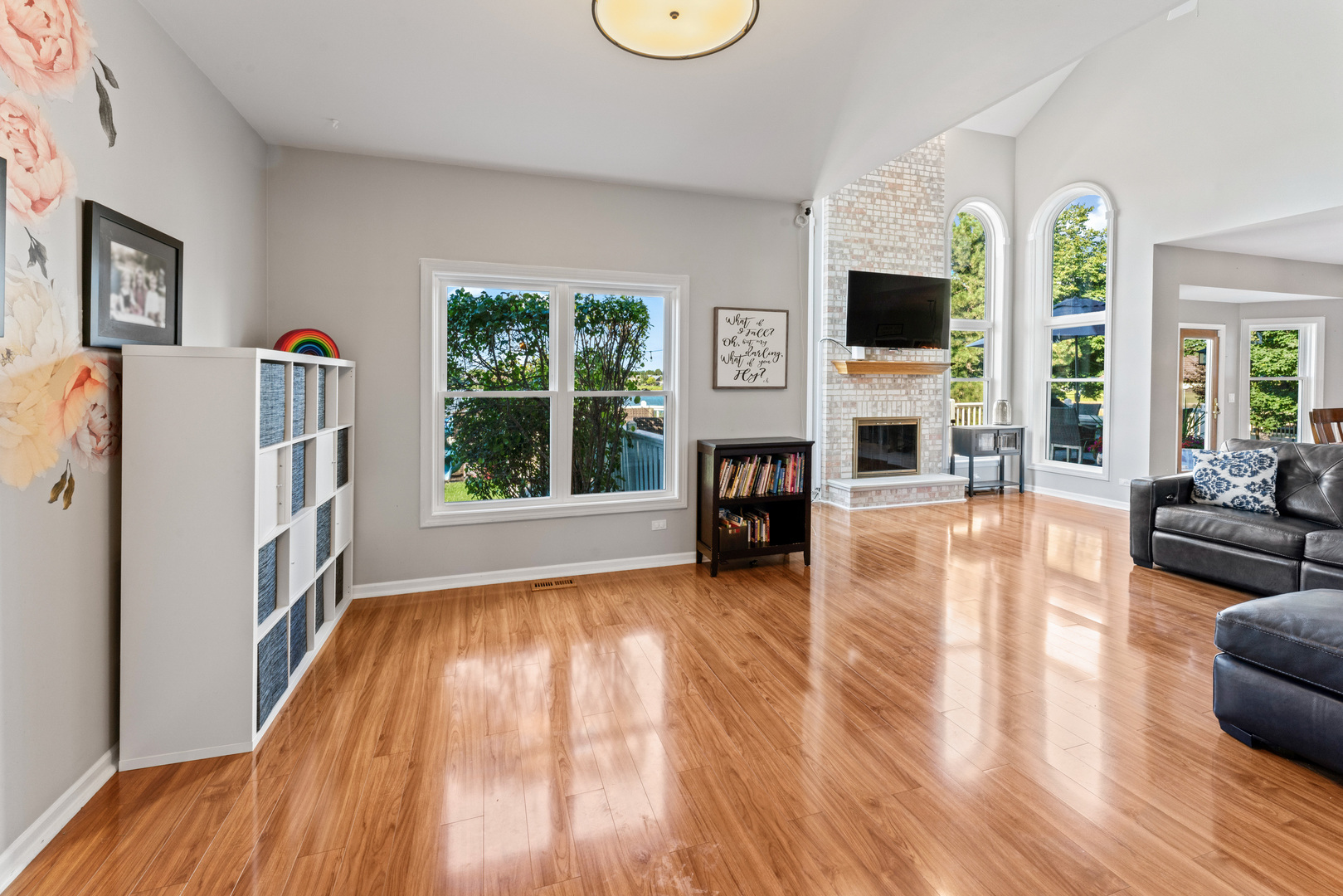 1063 Parkview Circle, Carol Stream, IL 60188