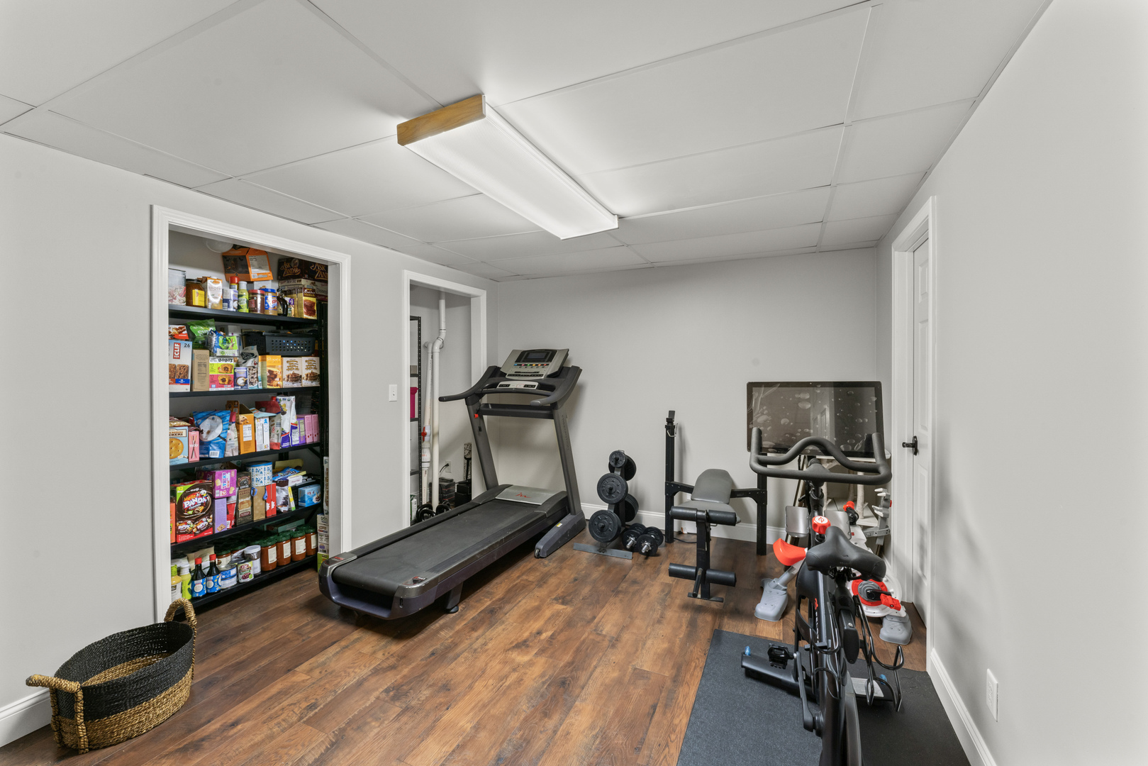1063 Parkview Circle, Carol Stream, IL 60188