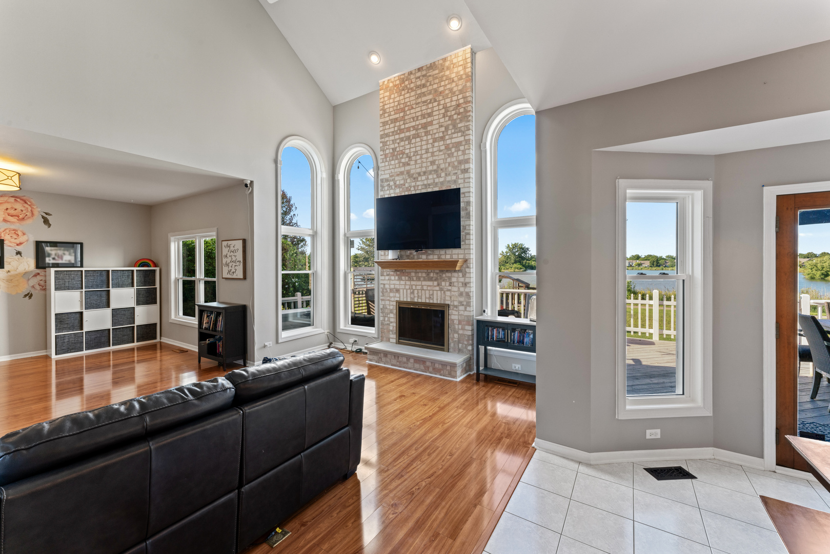 1063 Parkview Circle, Carol Stream, IL 60188
