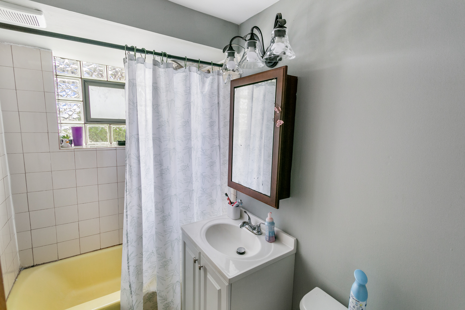 805 N 22nd Avenue, Melrose Park, IL 60160