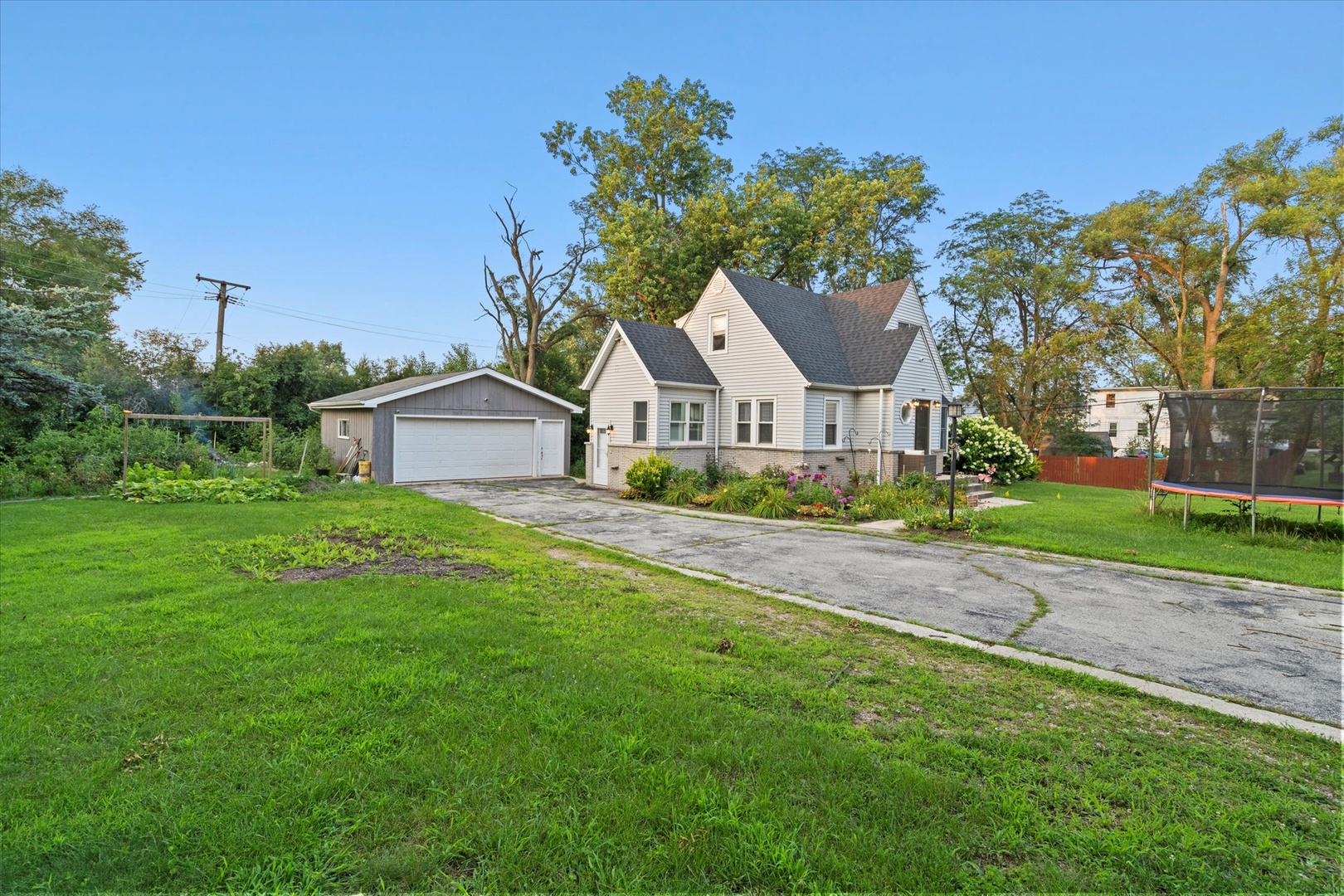 313 83rd Street, Willowbrook, IL 60527