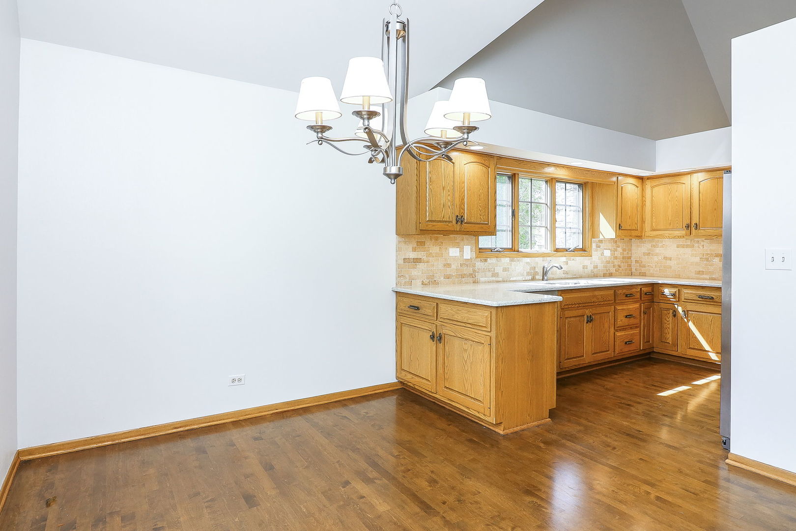 1048 WOODBINE Lane #1048, Darien, IL 60561