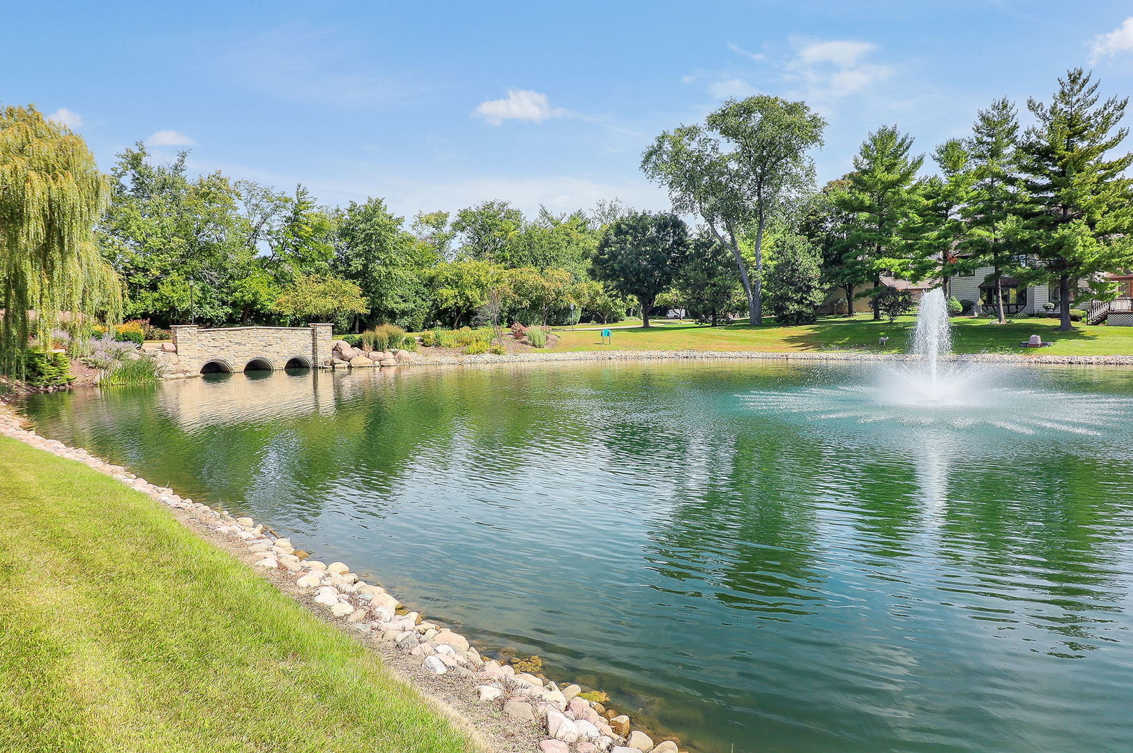 1048 WOODBINE Lane #1048, Darien, IL 60561