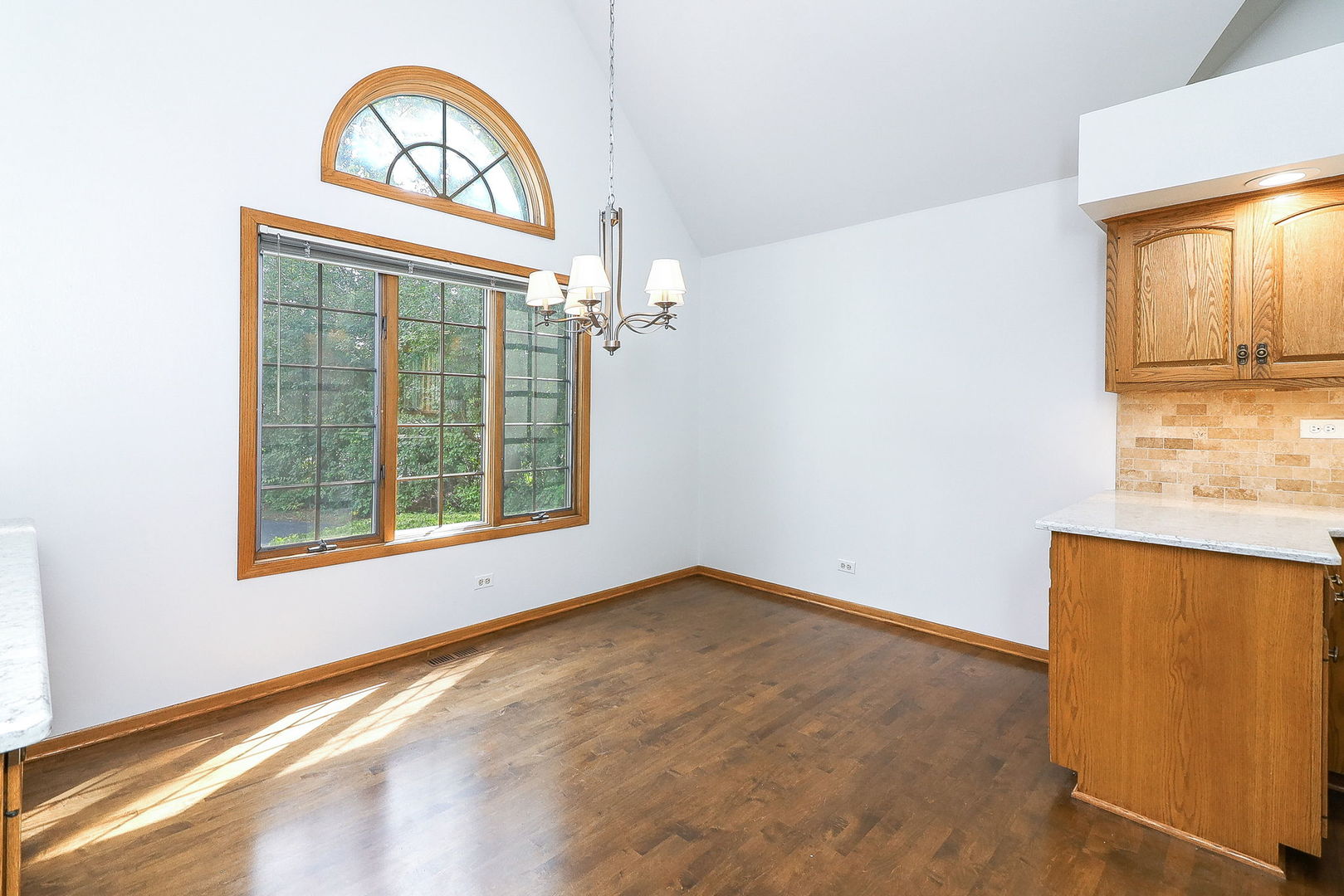 1048 WOODBINE Lane #1048, Darien, IL 60561