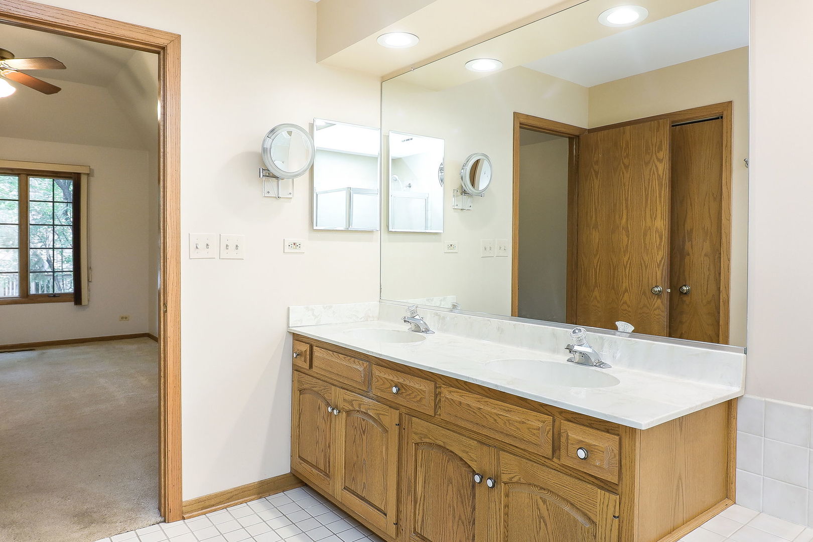 1048 WOODBINE Lane #1048, Darien, IL 60561