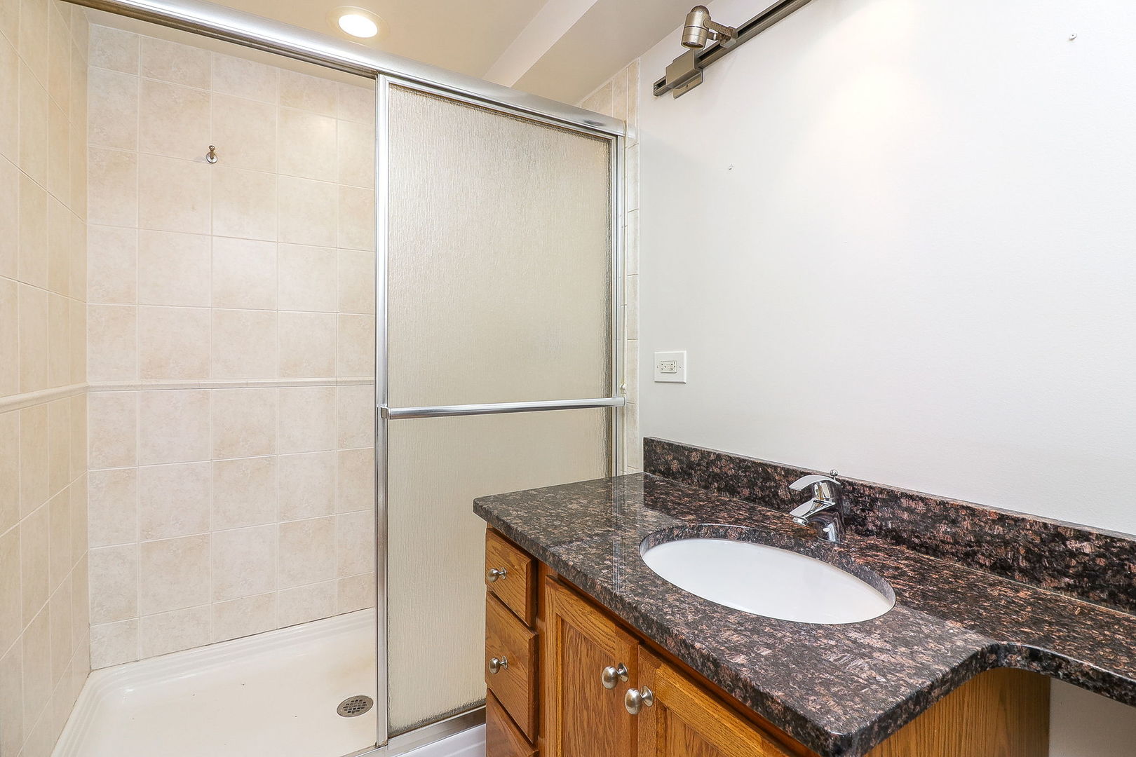 1048 WOODBINE Lane #1048, Darien, IL 60561