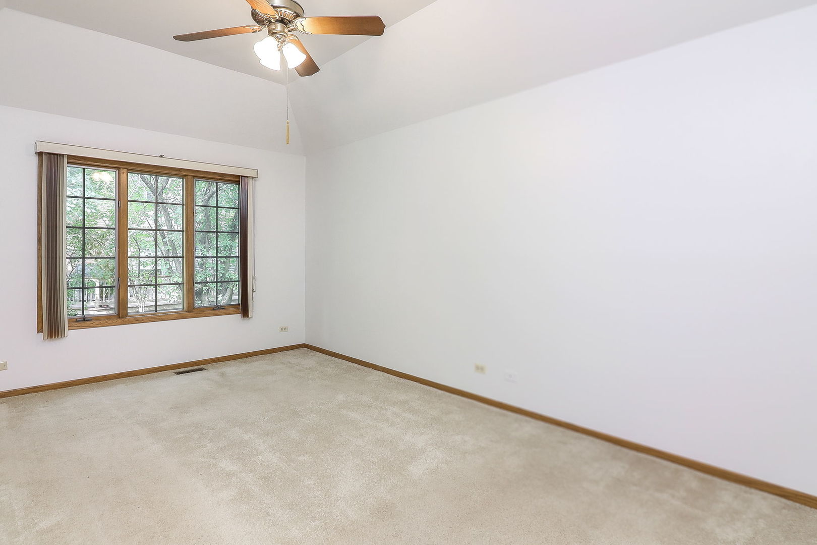1048 WOODBINE Lane #1048, Darien, IL 60561