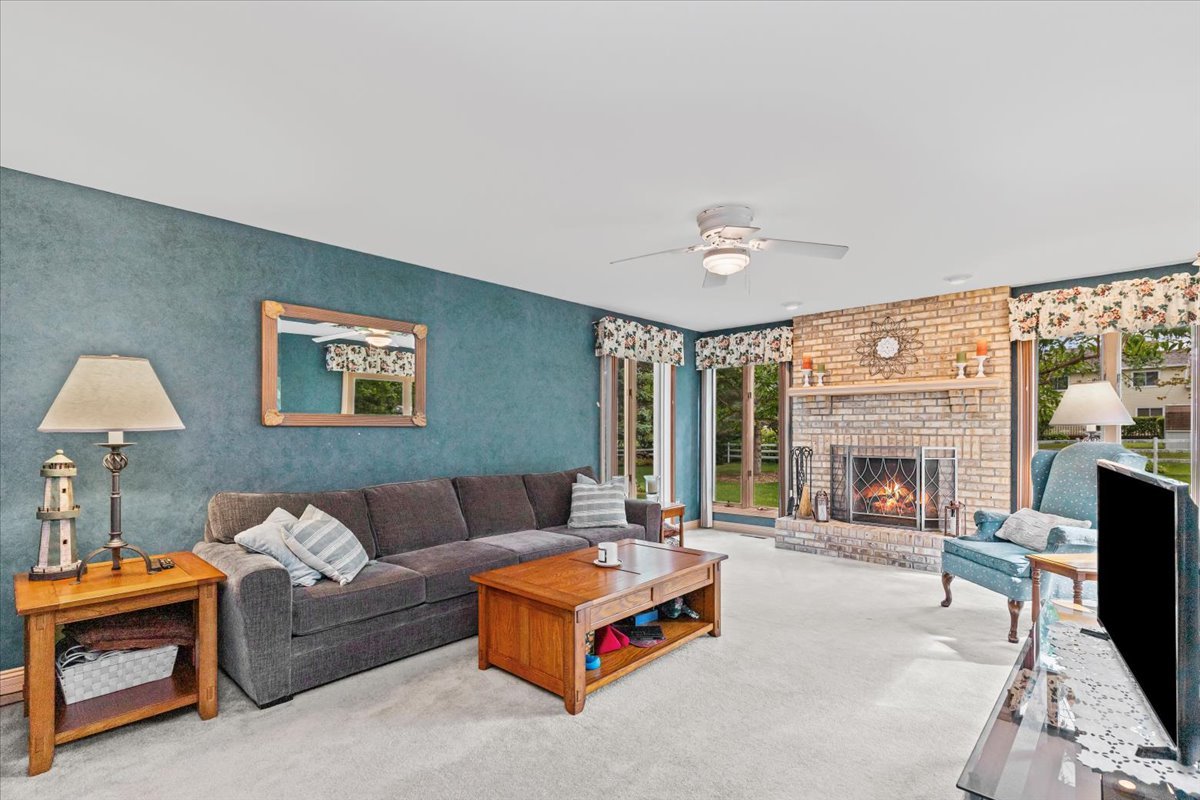 17917 W Pond Ridge Circle, Gurnee, IL 60031