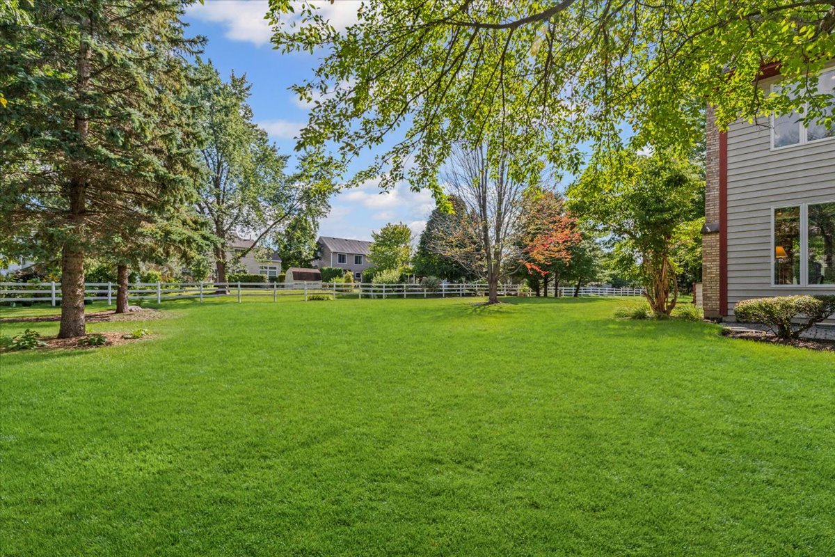 17917 W Pond Ridge Circle, Gurnee, IL 60031