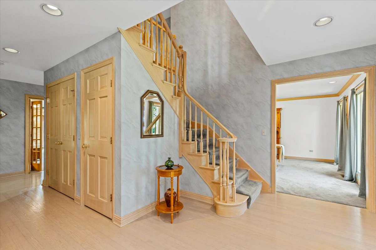 17917 W Pond Ridge Circle, Gurnee, IL 60031