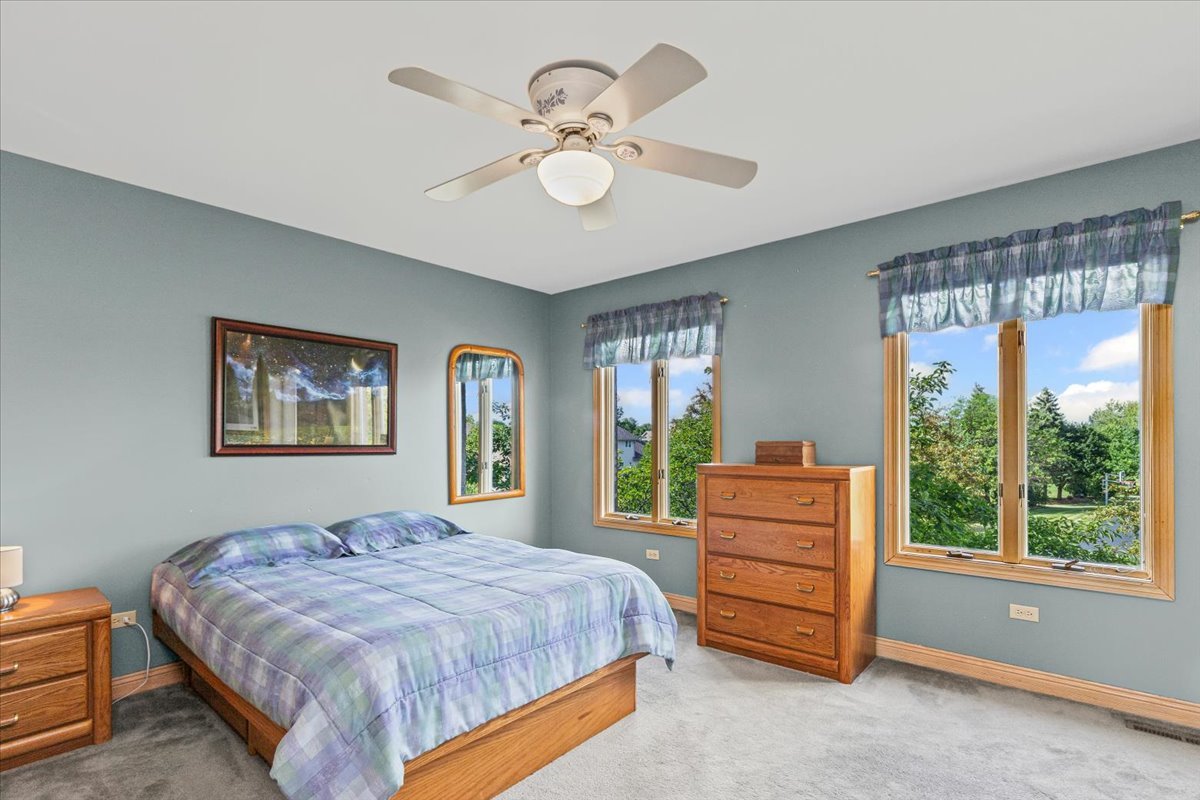 17917 W Pond Ridge Circle, Gurnee, IL 60031