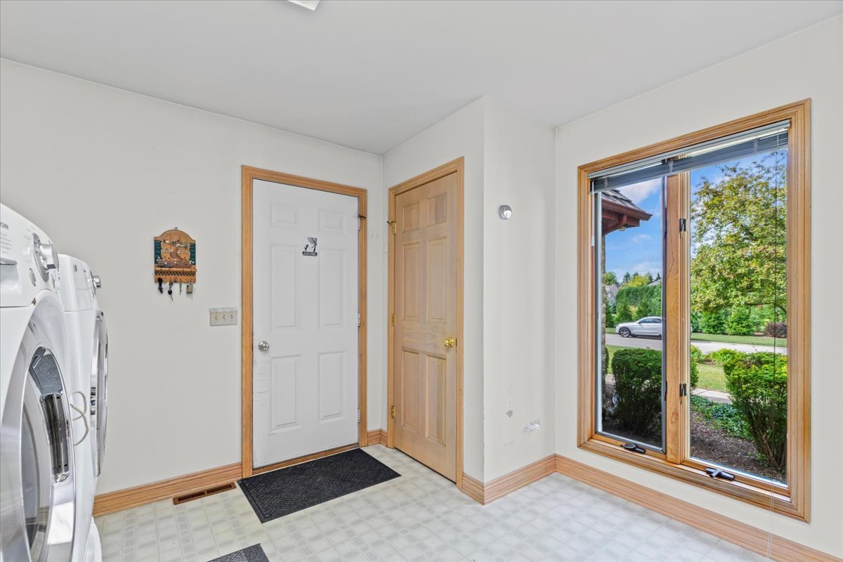 17917 W Pond Ridge Circle, Gurnee, IL 60031