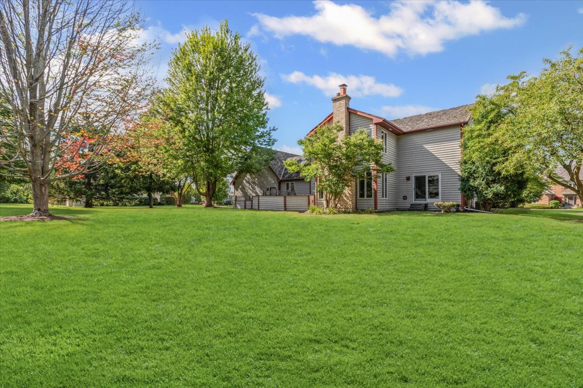 17917 W Pond Ridge Circle, Gurnee, IL 60031