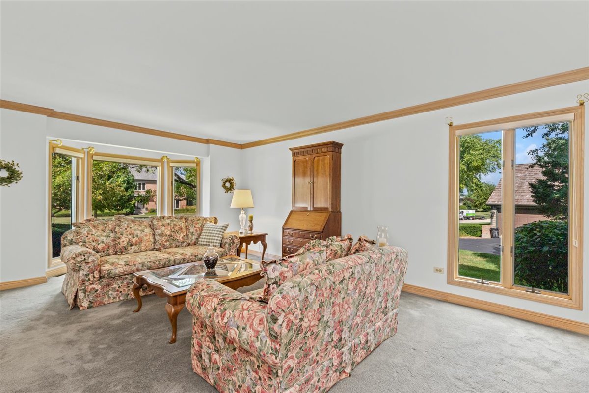17917 W Pond Ridge Circle, Gurnee, IL 60031