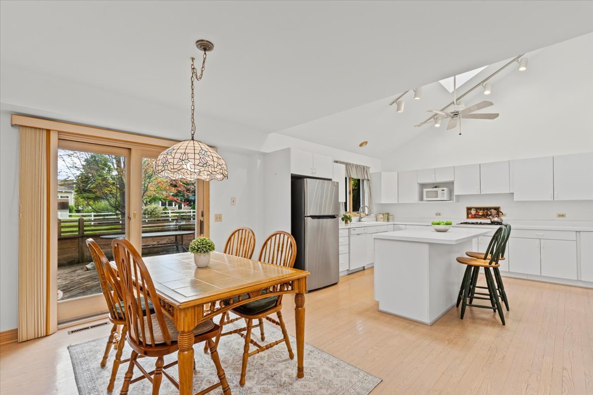 17917 W Pond Ridge Circle, Gurnee, IL 60031