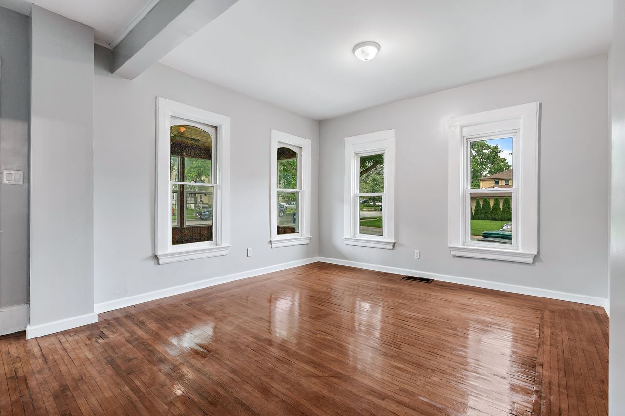 319 Wabash Street, Elgin, IL 60123
