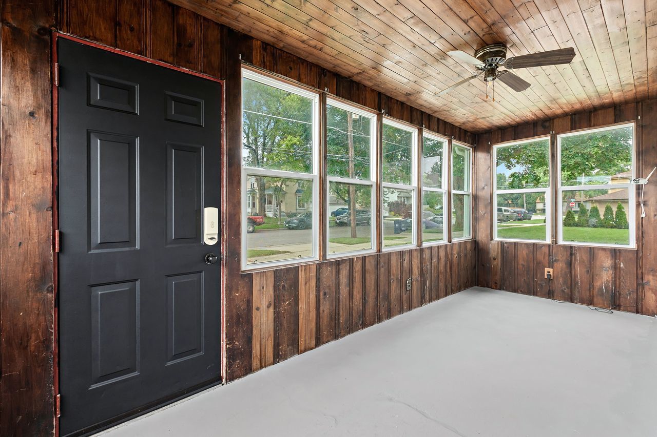 319 Wabash Street, Elgin, IL 60123