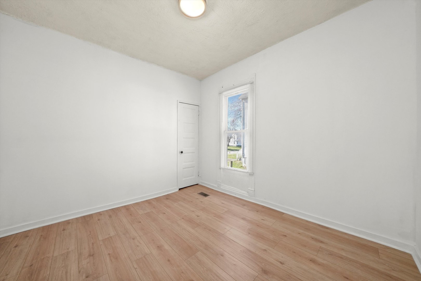 1095 E Merchant Street #1, Kankakee, IL 60901