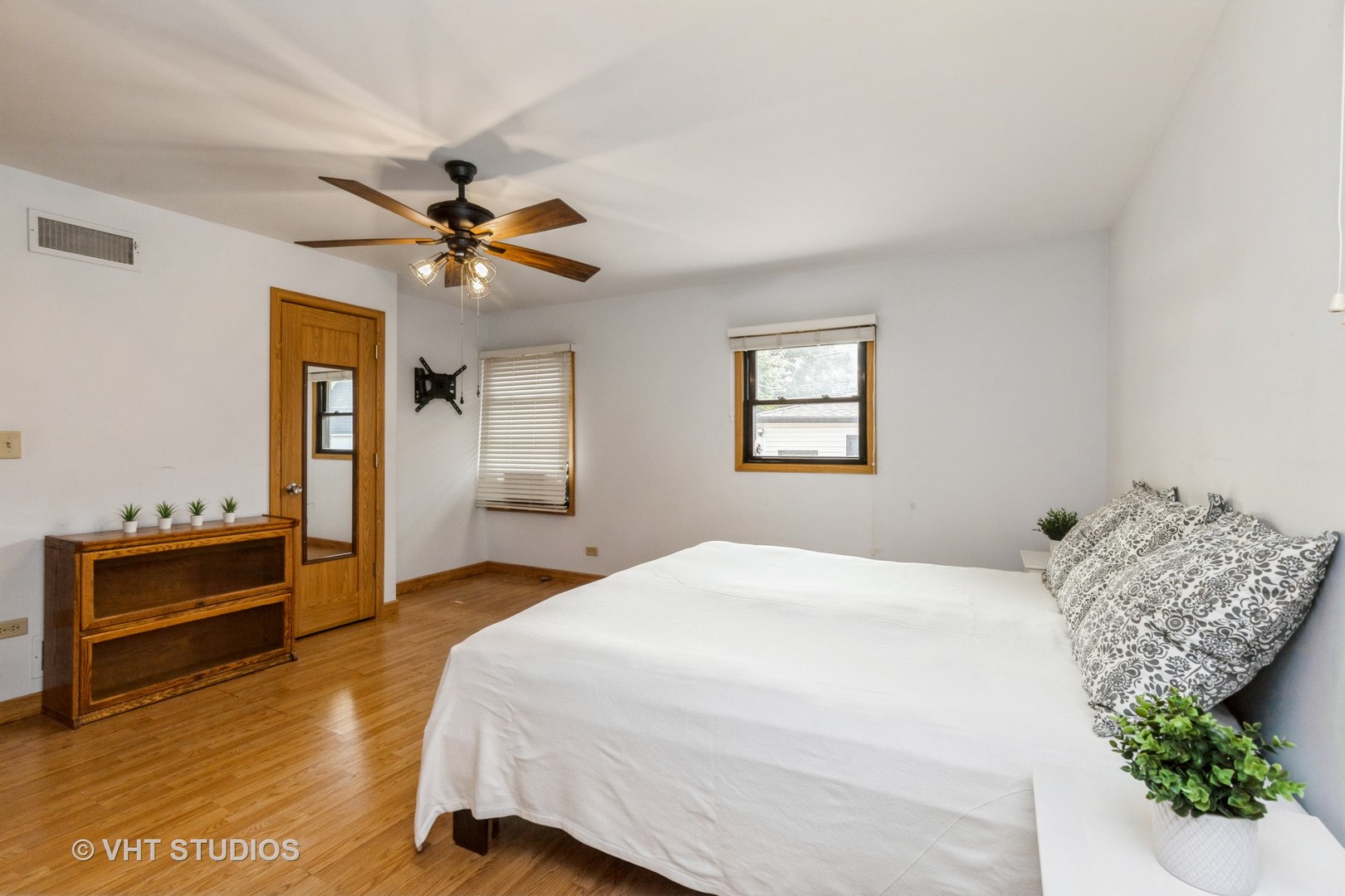 1504 Ridgeway Street, Round Lake Beach, IL 60073