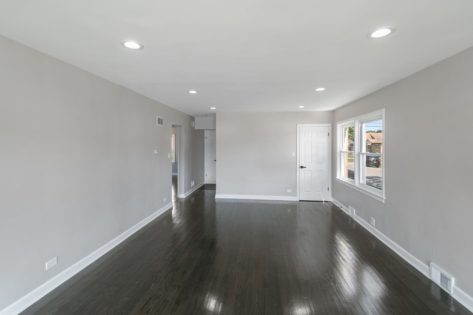 2263 S 14th Avenue, North Riverside, IL 60546