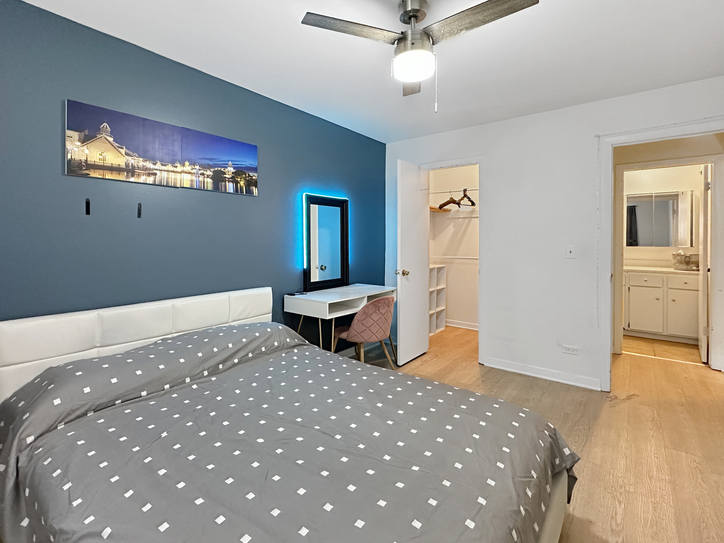 5117 N East River Road #1G, Chicago, IL 60656