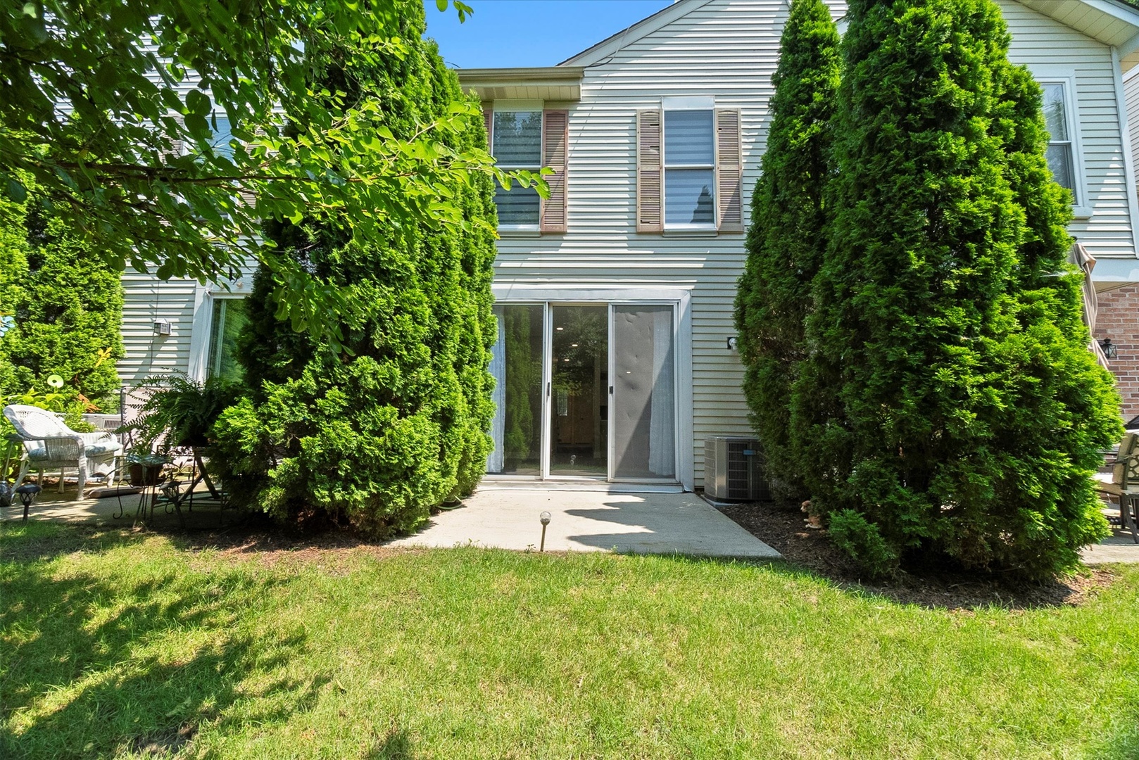 1570 Darien Lake Drive, Darien, IL 60561