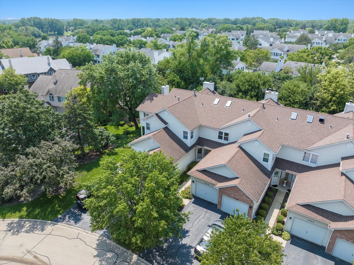 1570 Darien Lake Drive, Darien, IL 60561