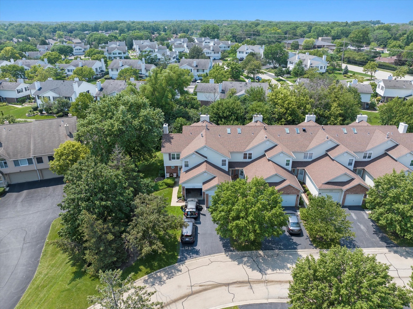 1570 Darien Lake Drive, Darien, IL 60561