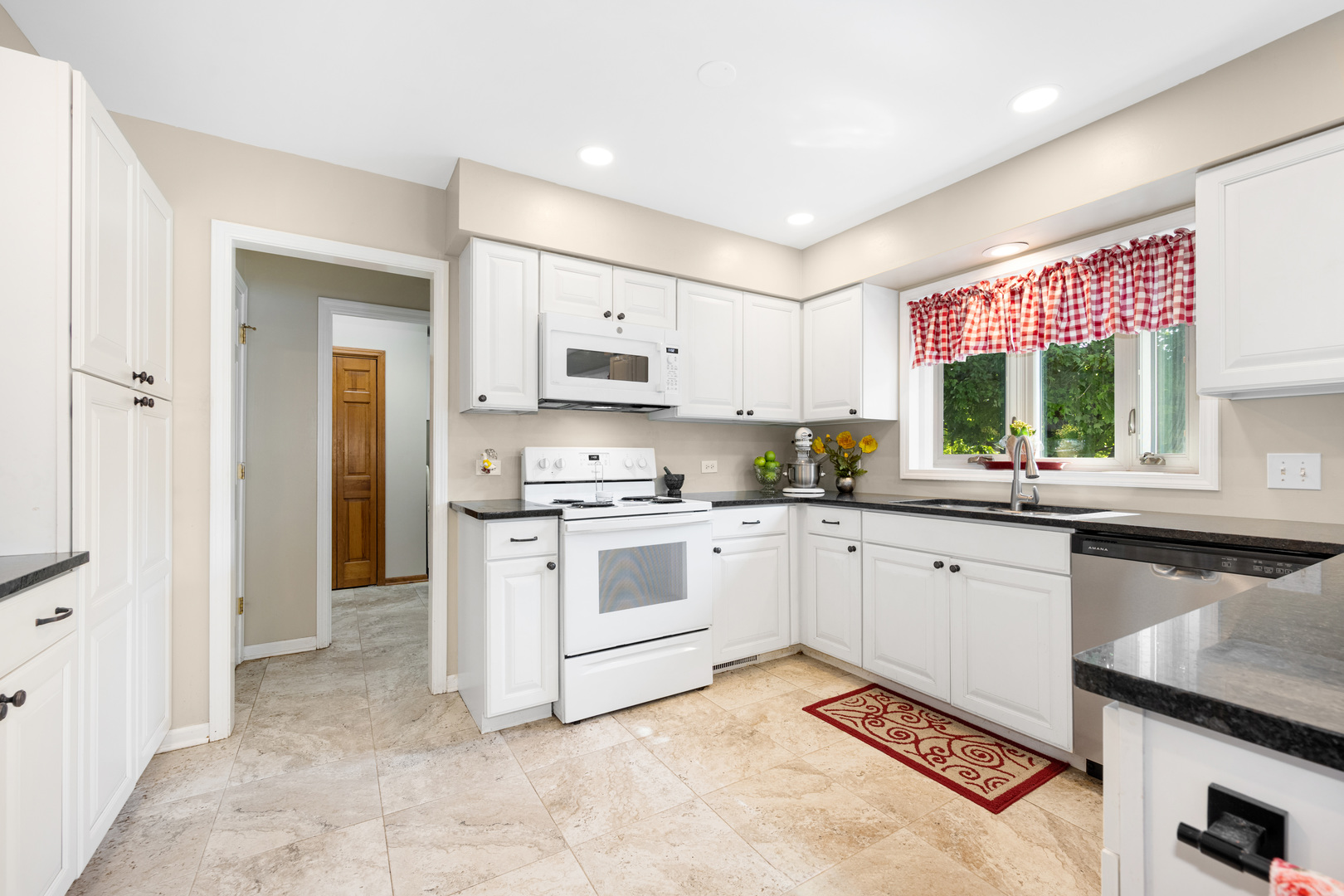 873 Buttonwood Circle, Naperville, IL 60540