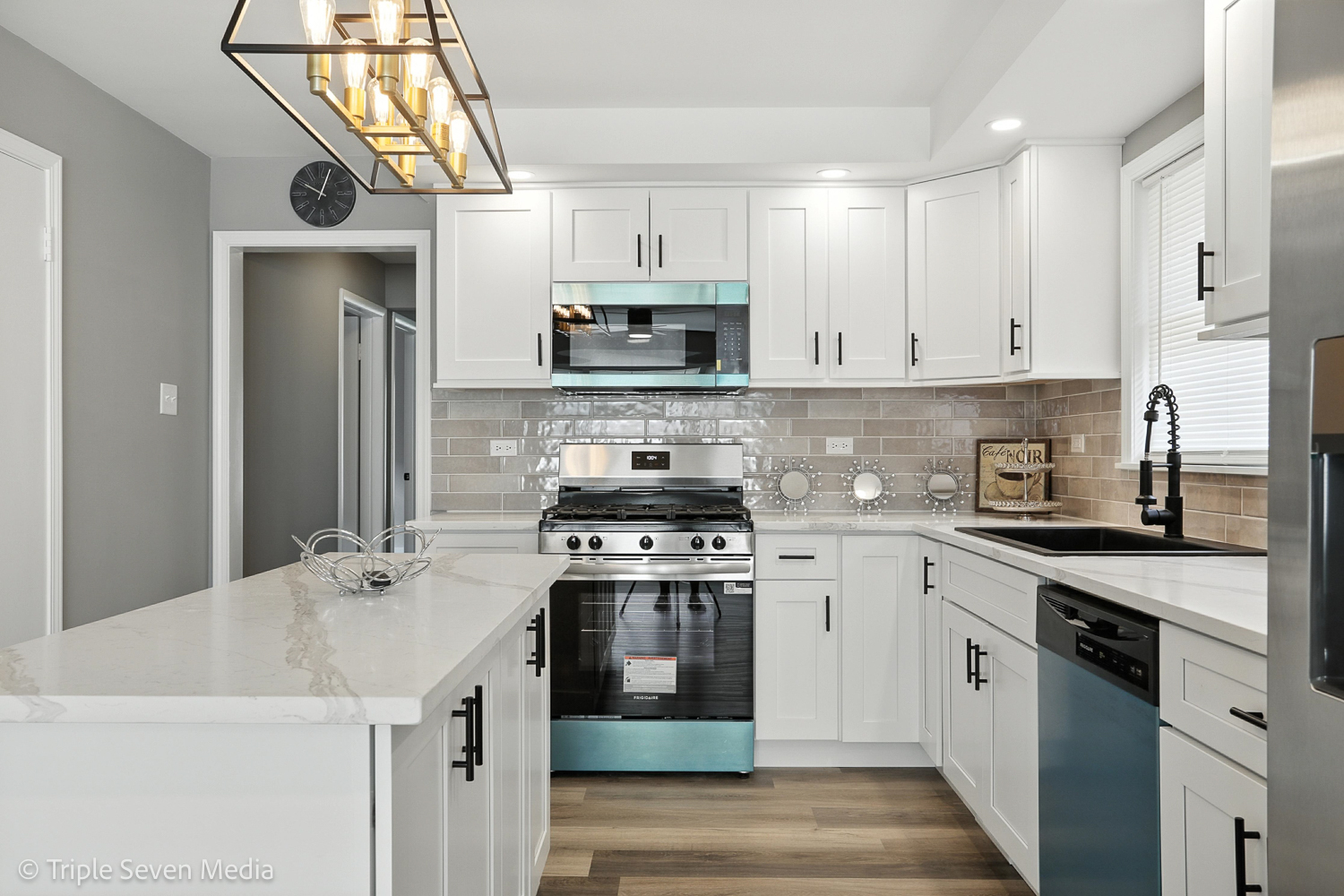 8117 S Richmond Street, Chicago, IL 60652