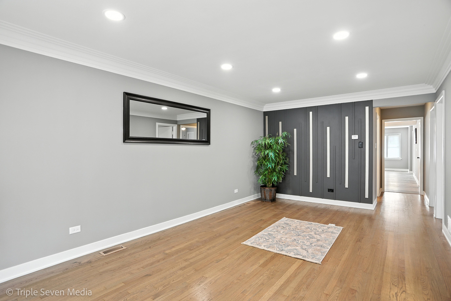 8117 S Richmond Street, Chicago, IL 60652