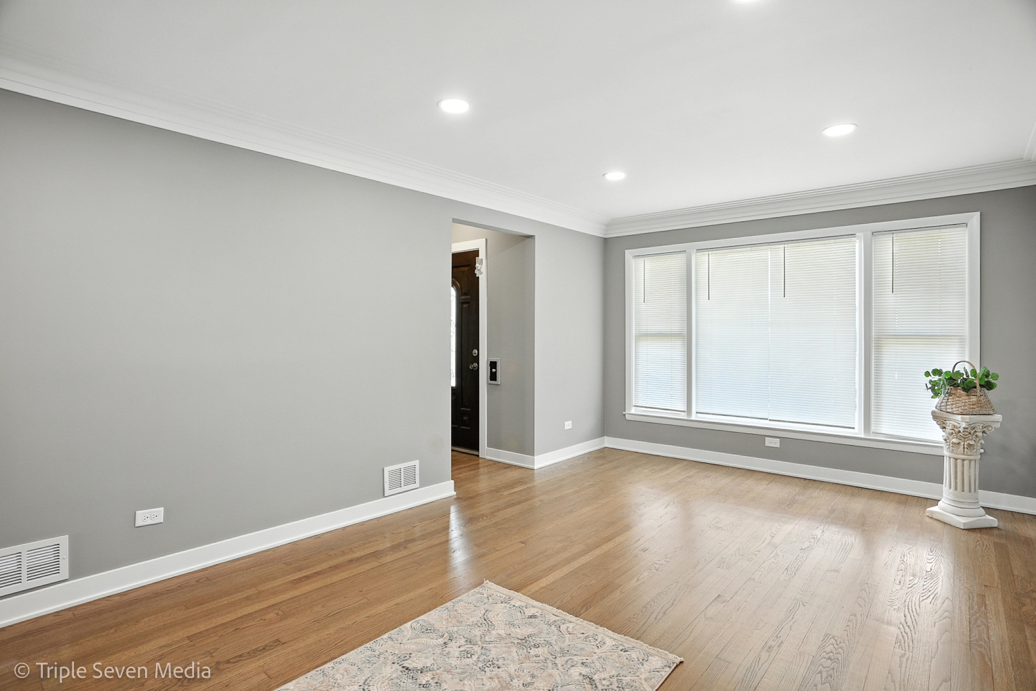 8117 S Richmond Street, Chicago, IL 60652