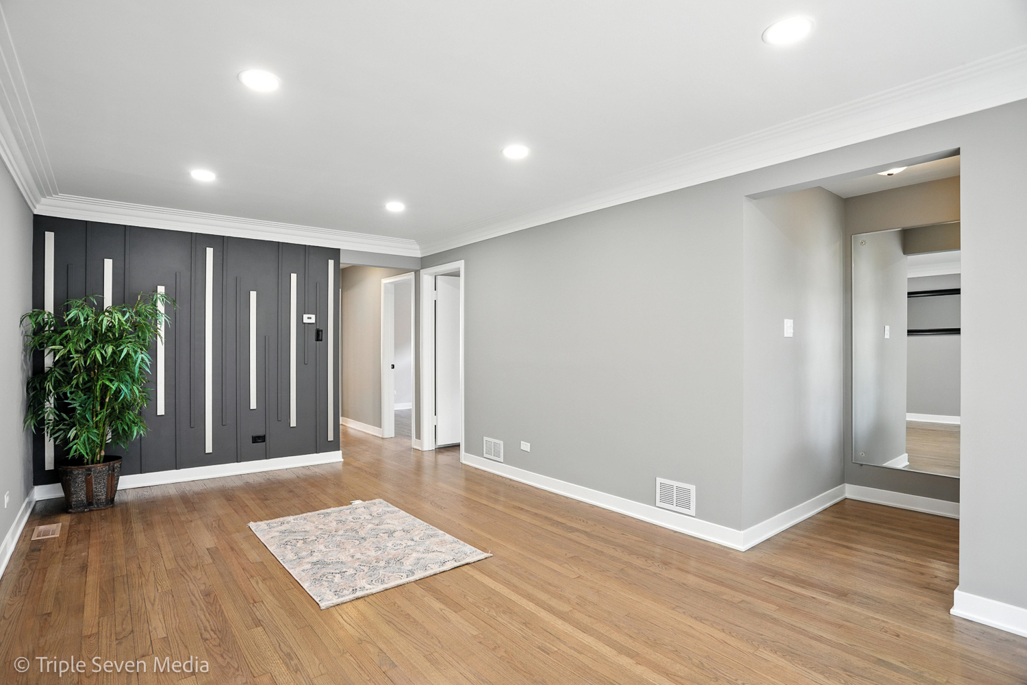 8117 S Richmond Street, Chicago, IL 60652