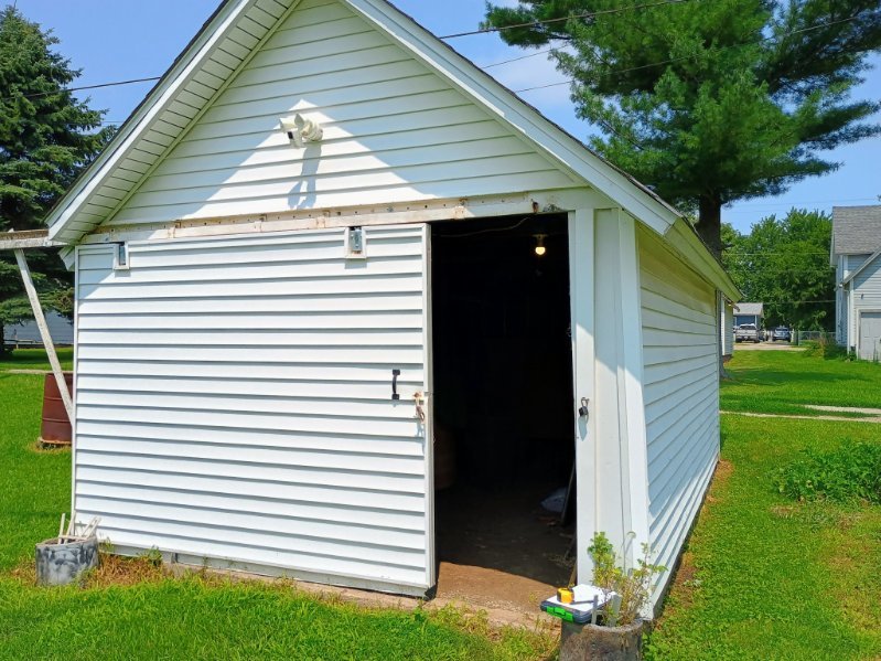 116 1st Street, Bradford, IL 61421