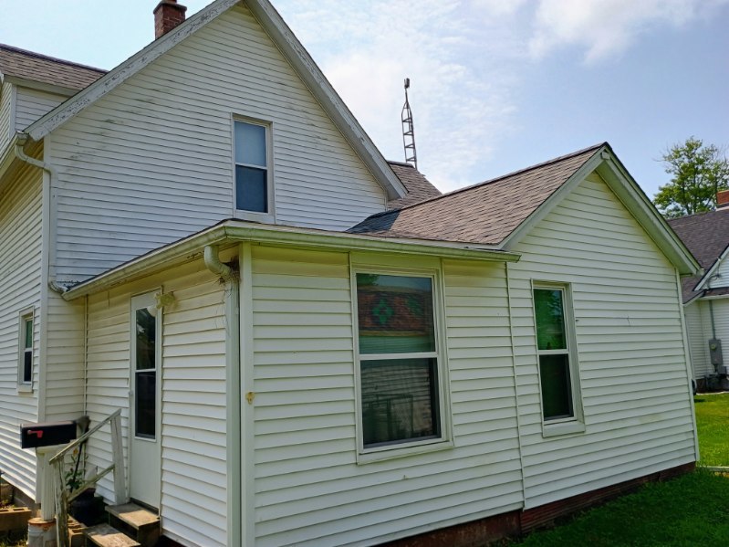 116 1st Street, Bradford, IL 61421