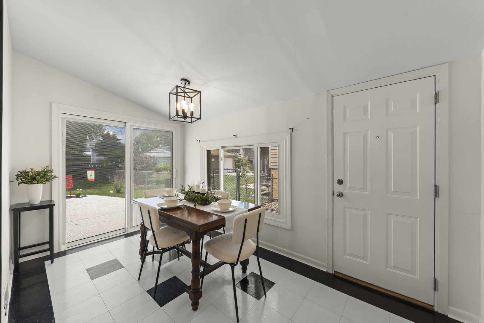 332 N Stewart Avenue, Lombard, IL 60148